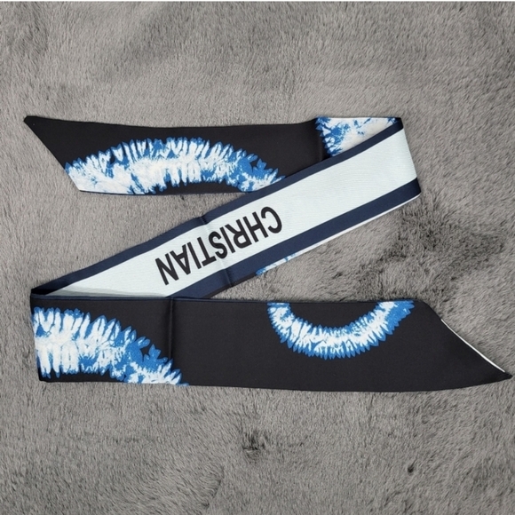 New Kaleidoscope Silk Skinny Scarf Twilly - Picture 5 of 6